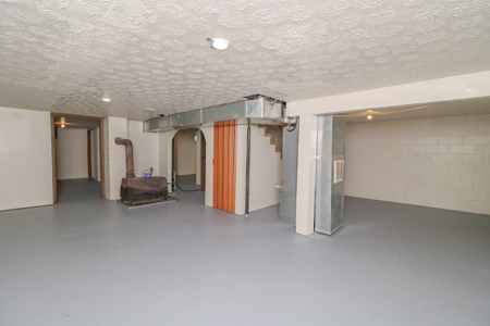 Country home for sale on Lake Cumberland in Monticello KY - image 21