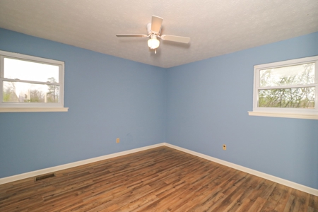 Country home for sale on Lake Cumberland in Monticello KY - image 15
