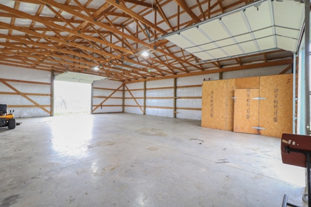 Country home for sale on Lake Cumberland in Monticello KY - image 26