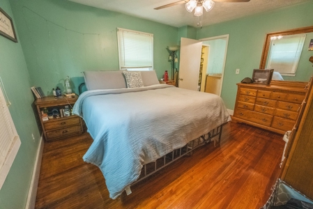 Home, Building and Lake for Sale Near Downtown Salem VA - image 25