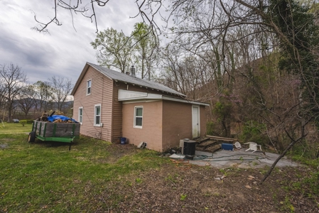 Home, Building and Lake for Sale Near Downtown Salem VA - image 43