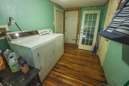Home, Building and Lake for Sale Near Downtown Salem VA - image 27