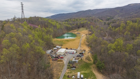 Home, Building and Lake for Sale Near Downtown Salem VA - image 16