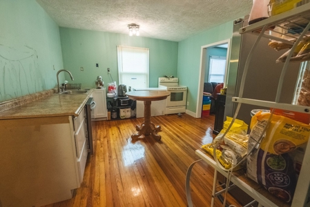 Home, Building and Lake for Sale Near Downtown Salem VA - image 29