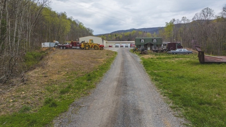 Home, Building and Lake for Sale Near Downtown Salem VA - image 13