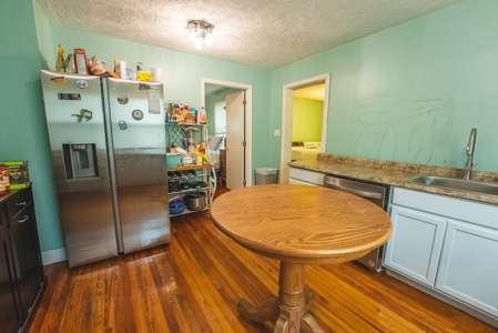 Home, Building and Lake for Sale Near Downtown Salem VA - image 31