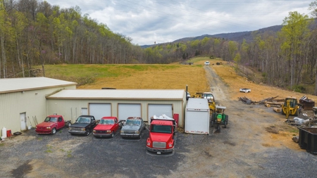 Home, Building and Lake for Sale Near Downtown Salem VA - image 2