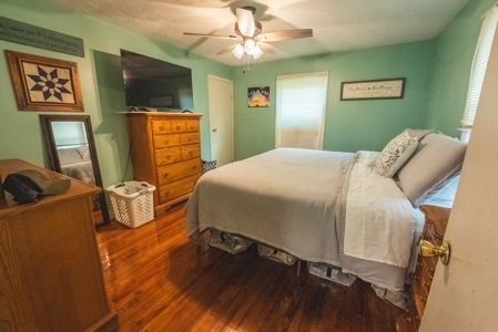 Home, Building and Lake for Sale Near Downtown Salem VA - image 23