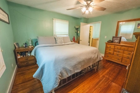 Home, Building and Lake for Sale Near Downtown Salem VA - image 24