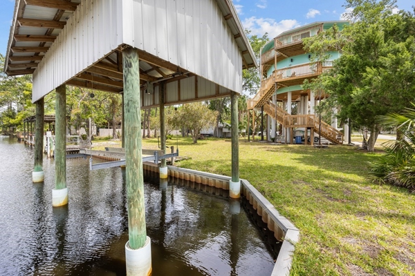 Waterfront House For Sale In Suwannee Florida!!