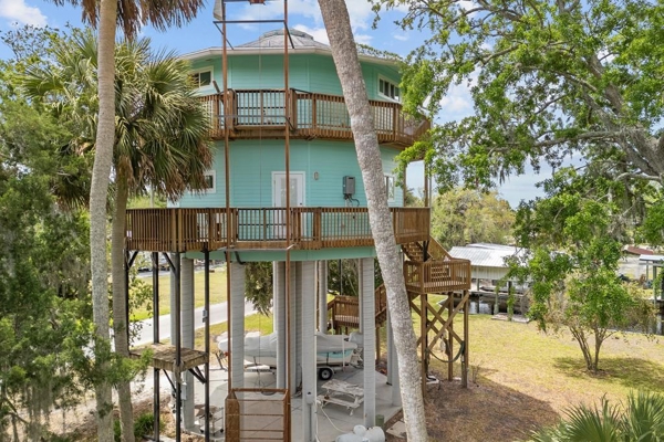 Waterfront House For Sale In Suwannee Florida!!