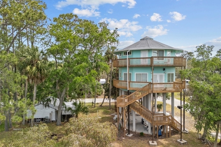 Waterfront House For Sale In Suwannee Florida!! - image 43