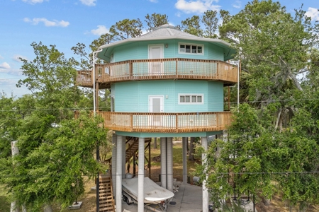 Waterfront House For Sale In Suwannee Florida!! - image 40