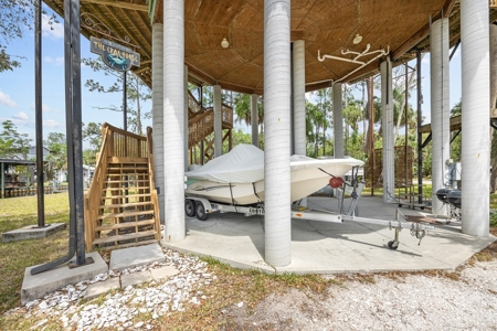 Waterfront House For Sale In Suwannee Florida!! - image 44