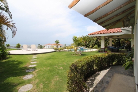 Stunning Oceanfront Residence with Spectacular Pacific View - image 12