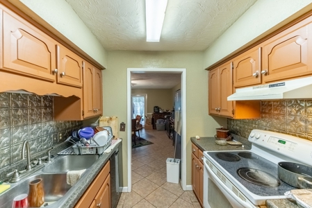 Country Home and Acreage in the Southern Missouri Ozarks - image 12