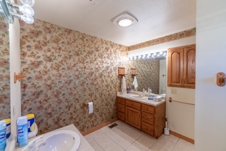 Country Home in the Southern Missouri Ozarks - image 14