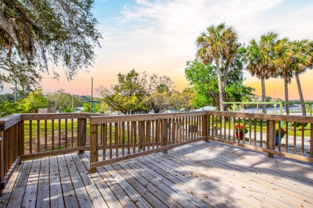Steinhatchee Waterfront Income-Producing Home For Sale - image 2