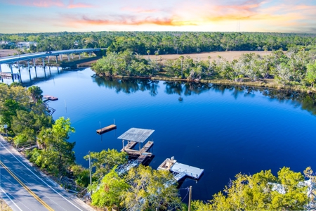 Steinhatchee Waterfront Income-Producing Home For Sale - image 20
