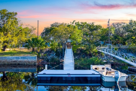 Steinhatchee Waterfront Income-Producing Home For Sale - image 21