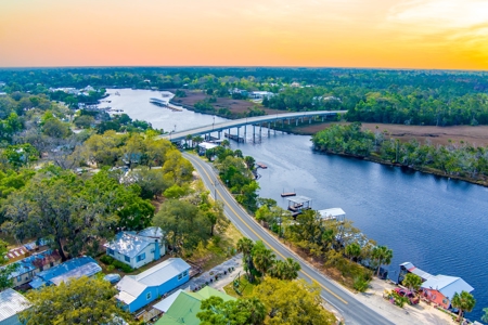 Steinhatchee Waterfront Income-Producing Home For Sale - image 22