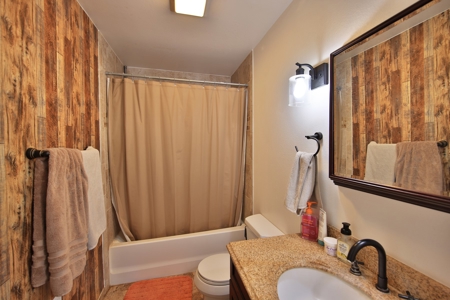 Country Home For Sale in Collbran Colorado - image 11