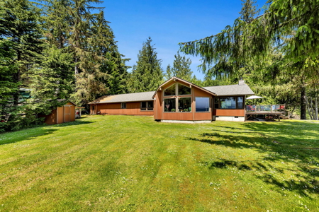 Private Columbia Riverfront Home with Stunning Panoramic Views - image 5