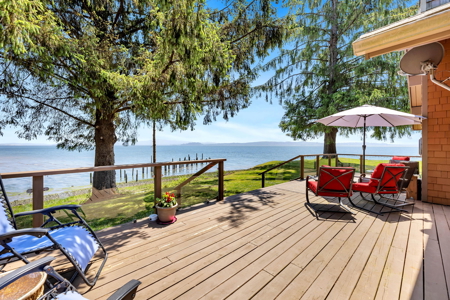 Private Columbia Riverfront Home with Stunning Panoramic Views - image 9