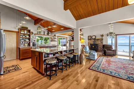 Private Columbia Riverfront Home with Stunning Panoramic Views - image 15