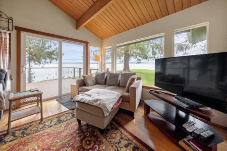 Waterfront Property in Naselle, WA For Sale - image 11