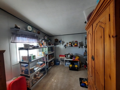 Off  Grid 3bed 2 bath manf. country home on 15 fenced acres - image 23