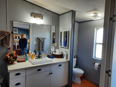 Off  Grid 3bed 2 bath manf. country home on 15 fenced acres - image 19