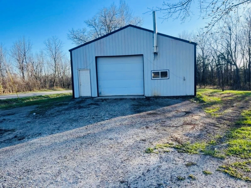 garage/ shop 