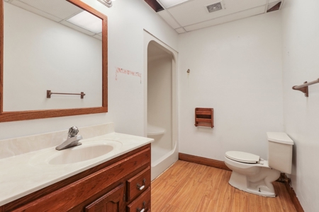 Luxurious Custom 4 Bedroom Home in Cabool Missouri for Sale - image 25