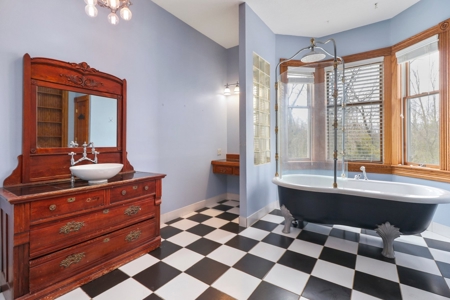 Luxurious Custom 4 Bedroom Home in Cabool Missouri for Sale - image 20