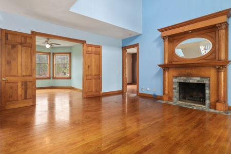 Luxurious Custom 4 Bedroom Home in Cabool Missouri for Sale - image 4