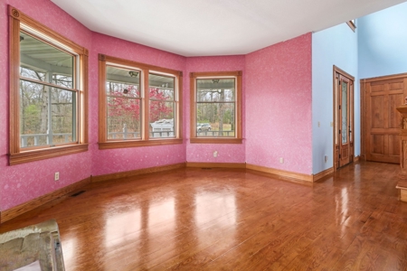 Luxurious Custom 4 Bedroom Home in Cabool Missouri for Sale - image 9