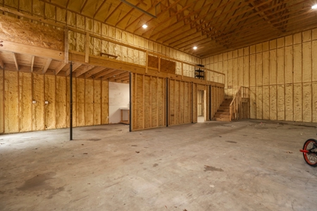 Luxurious Custom 4 Bedroom Home in Cabool Missouri for Sale - image 34
