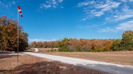 Lot 4 in Landings North Subdivision on Bull Shoals Lake - image 17