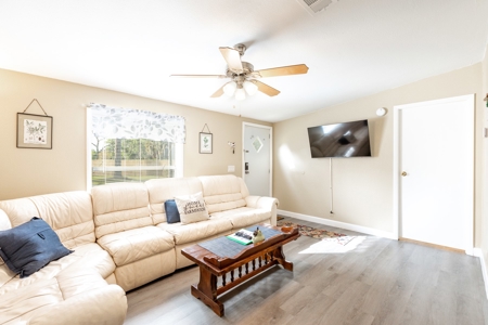 Home On 10 Acres Only Minutes From Historic Suwannee River! - image 2