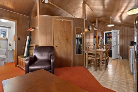 Great Getaway Cabin! - image 9