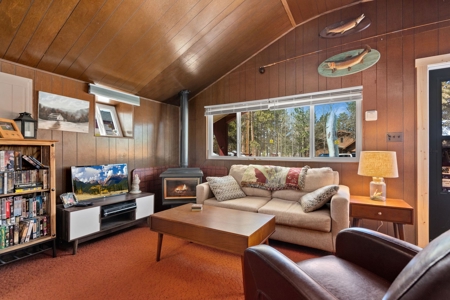 Great Getaway Cabin! - image 6