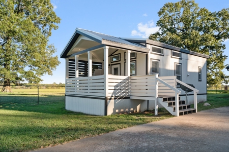 2022 Tiny House to be Moved For Auction Paris TX - image 1