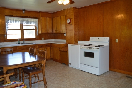 Country Home for Sale in Perry County, Tennessee - image 9