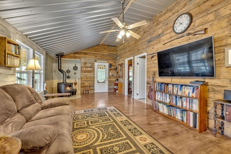 Country Home for Sale in Lewis County, Tennessee - image 12