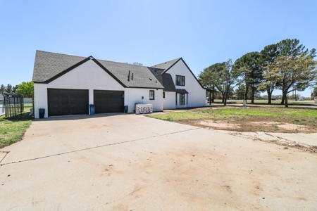 Gorgeous UPDATED Home in Levelland, TX - image 44