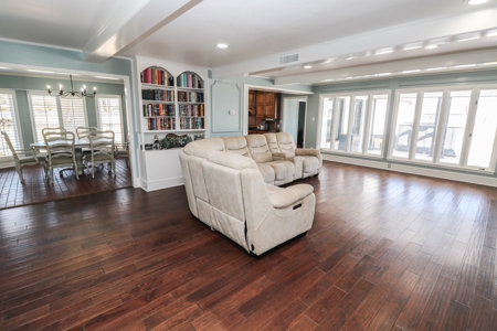 Gorgeous UPDATED Home in Levelland, TX - image 6