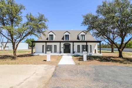 Gorgeous UPDATED Home in Levelland, TX - image 1