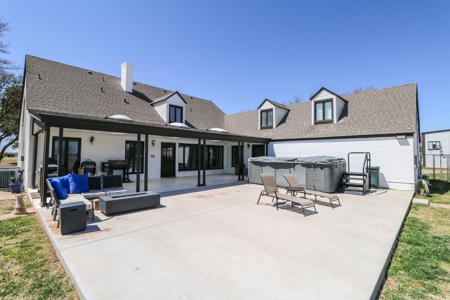 Gorgeous UPDATED Home in Levelland, TX - image 40