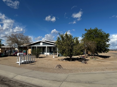 3 Bedroom, 2 Bath Home with Large Garage in Parker Arizona - image 1